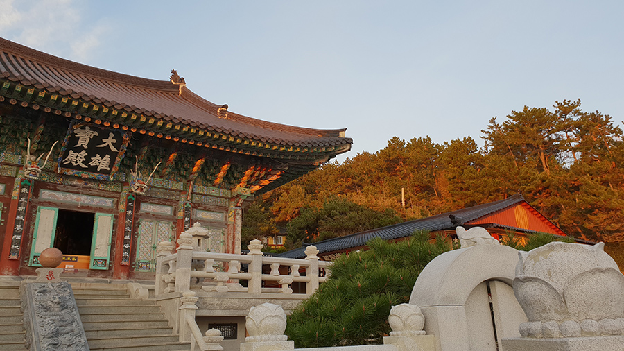 Haeddong Yonggunsa Temple Architecture