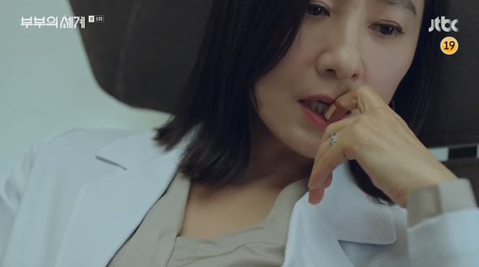 Sun Woo biting her nails in World of the Married