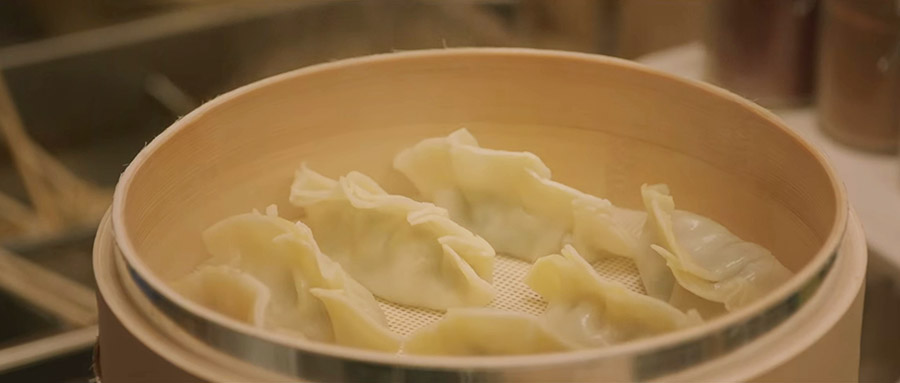 Steaming hot Mandu in Episode 5 of Mystic Pop Up Bar