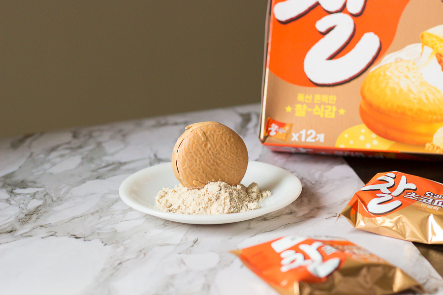 Injeolmi Choco Pie on a plate of Injeolmi powder