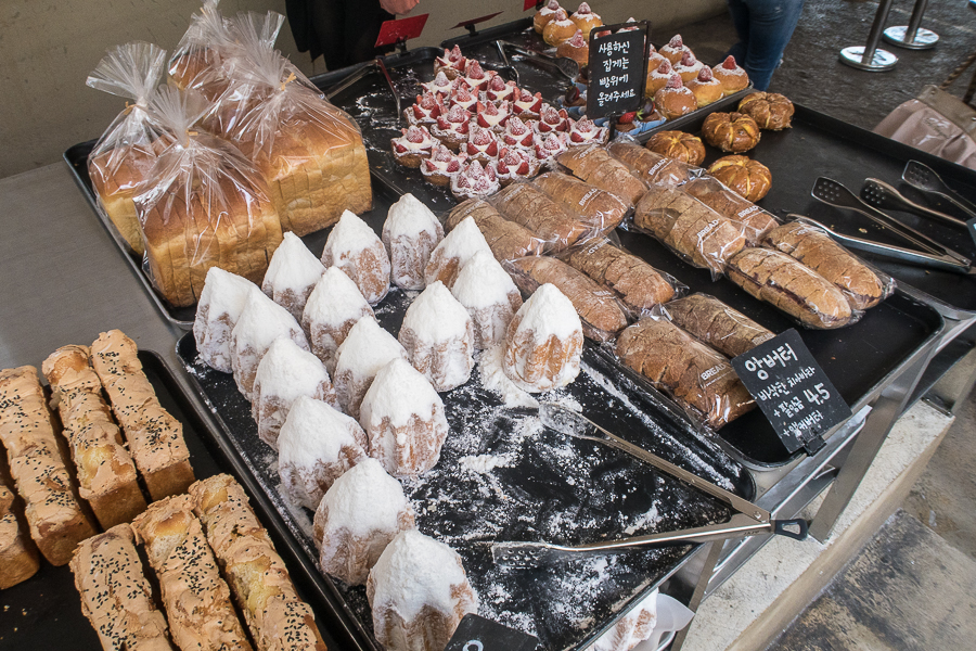 bakes available at cafe onion seongsu