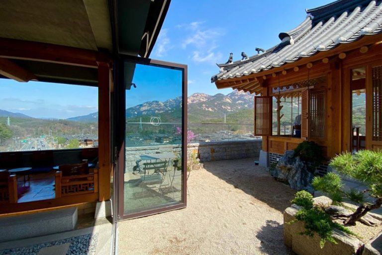 Get A Breathtaking View Of Eunpyeong Hanok Village From This Cafe in Seoul