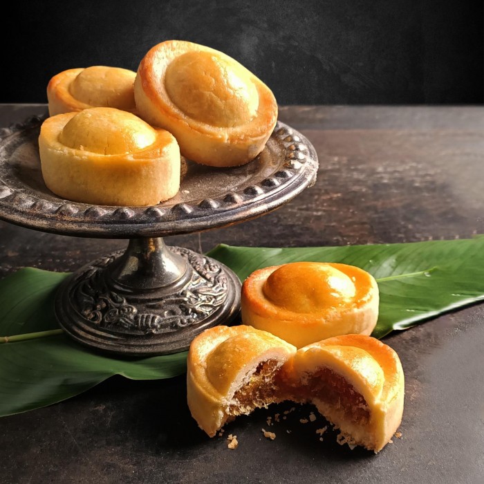 Old Seng Choong Pineapple tarts that look like ingots