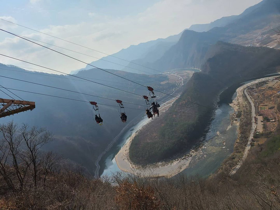 4 people on the Jeongseon Zipwire in Korea