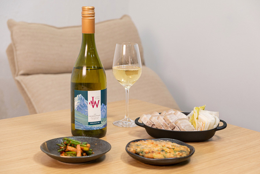 Just Wine's Chardonnay Paired with Bossam
