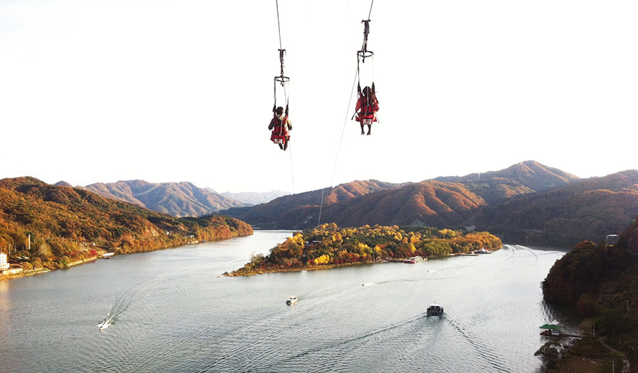 People zipwiring across a lake to get to Namiseom Island