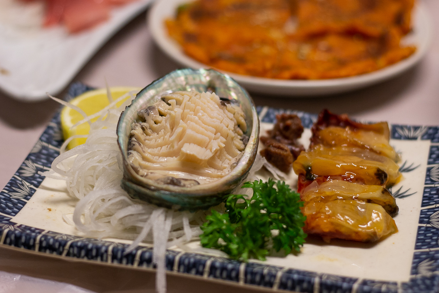 Sliced Abalone and Sea Squirt at 회랑고기랑 Pohang Seafood Singapore