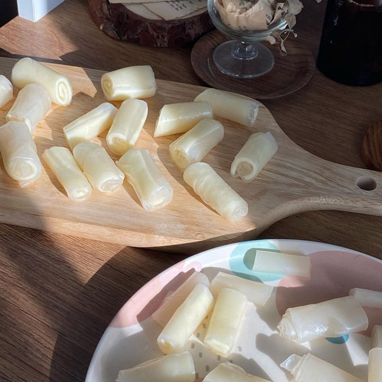 Latest Trend in Korea Using Rice Paper To Make Tteokbokki