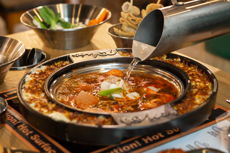 Adding soup into the hotpot