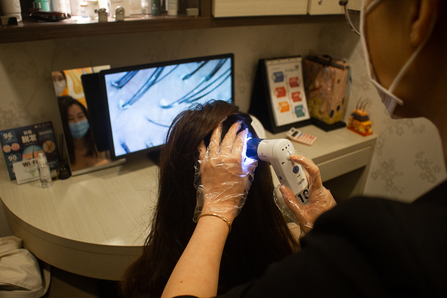 Getting my scalp analyzed at Beijing 101