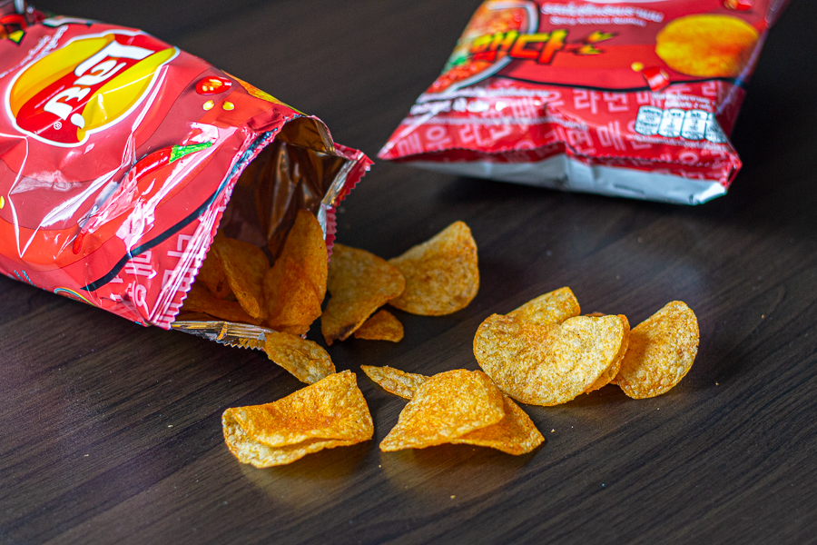 Spicy Korean Ramen Potato Chips Packaging and Chips