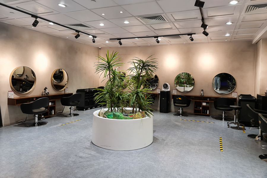 Interior of Chez Vous Hideaway Salon in Orchard