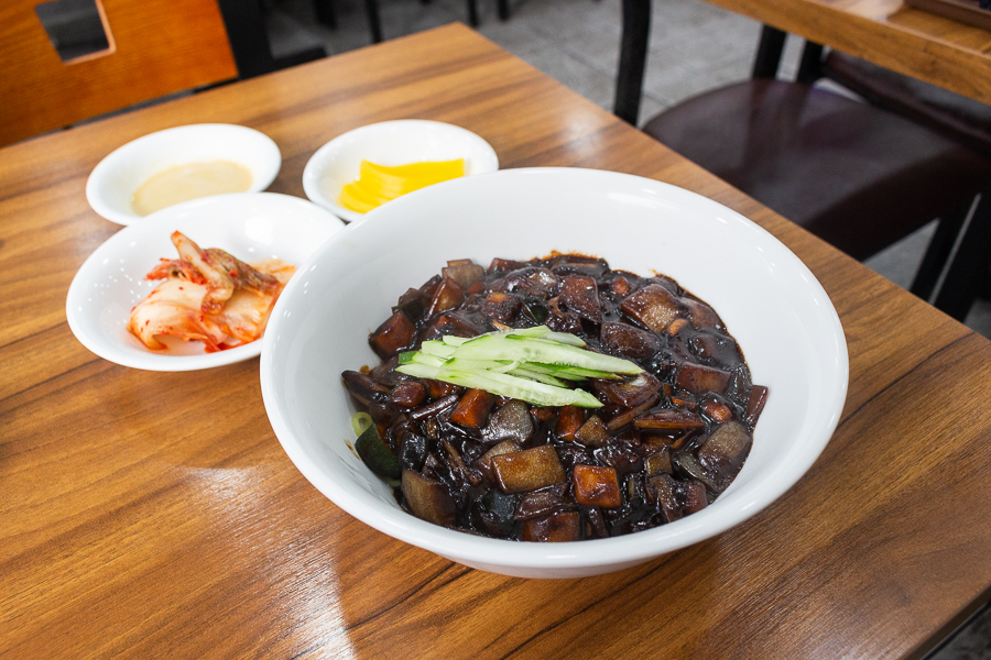 A bowl of Jjajangmyeon at Pyeonuibang (편의방)