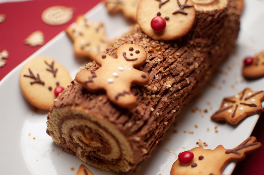 Christmas Log Cake with Gingerbread man cookies