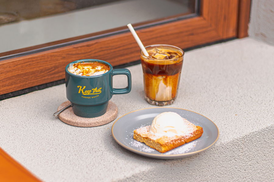 Coffee and Desserts from a cafe in Suwon