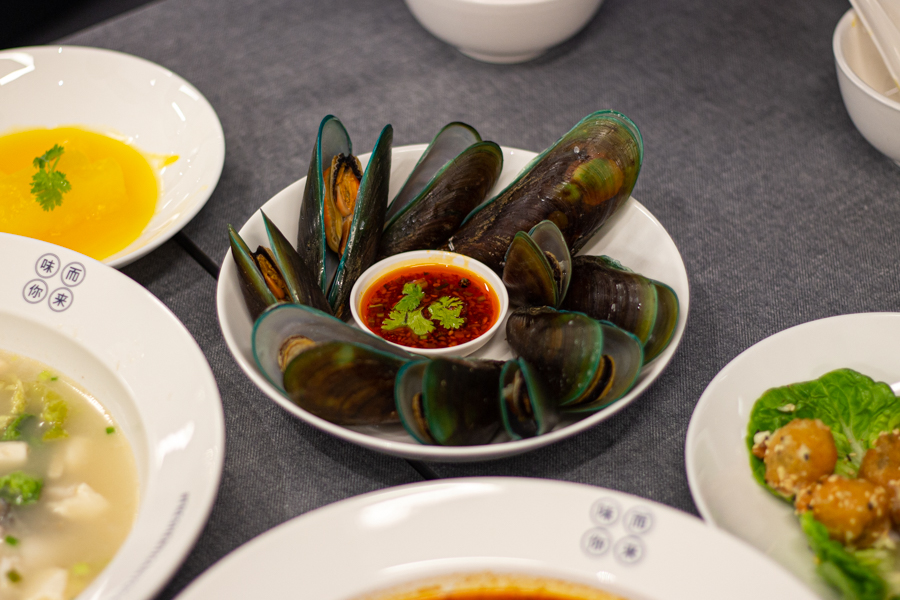 Fresh Green Mussels with Spicy Sauce