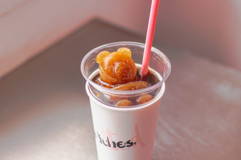 Cafe Knotted Peaches (카페 노티드 피치스) Popular Donut Cafe in Korea With