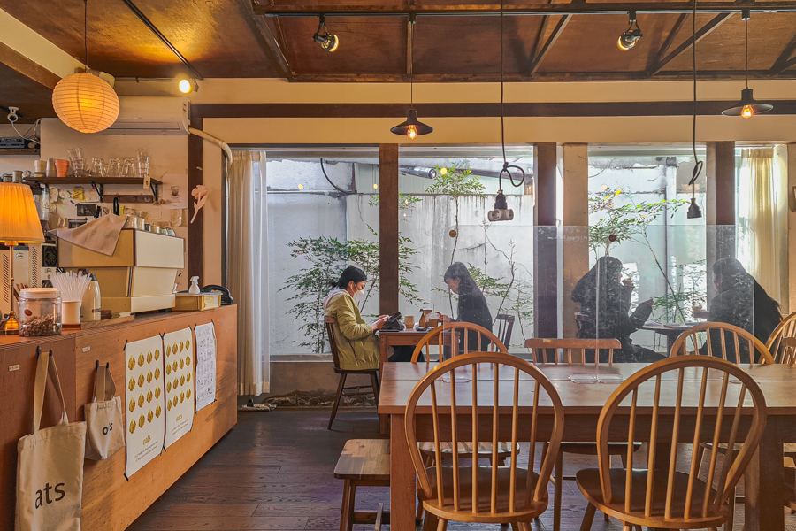Oats Coffee Yongsan Cafe Interior