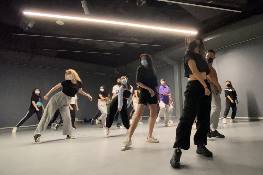 An open class at Legacy Dance Co.