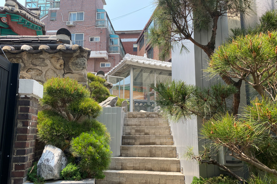 Entrance to Urban Plant Seobinggo Cafe in Seoul