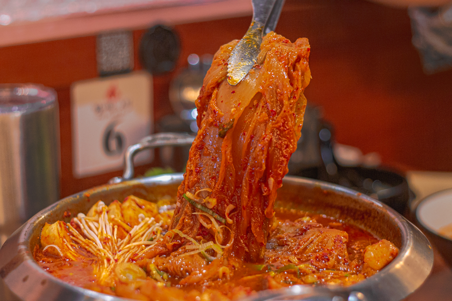 Mukeunji (Aged Kimchi) Stew