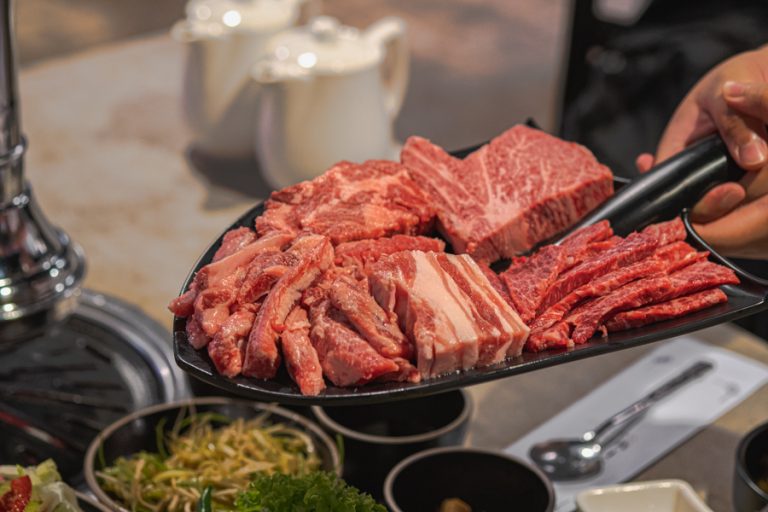 Pujim BBQ Charcoal Korean BBQ Restaurant Along Amoy Street With Shovel