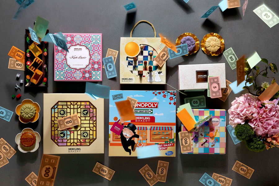 Mooncake game boxes by Mdm Ling Bakery that come with baked mooncakes and snowskin mooncakes, complete with Monopoly, Imperial Chess or Chinese Chess