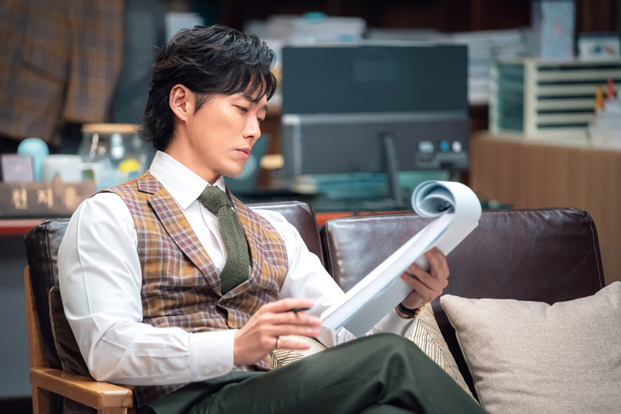 Korean actor Namkoong Min as main character Cheon Jihoon in One Dollar Lawyer