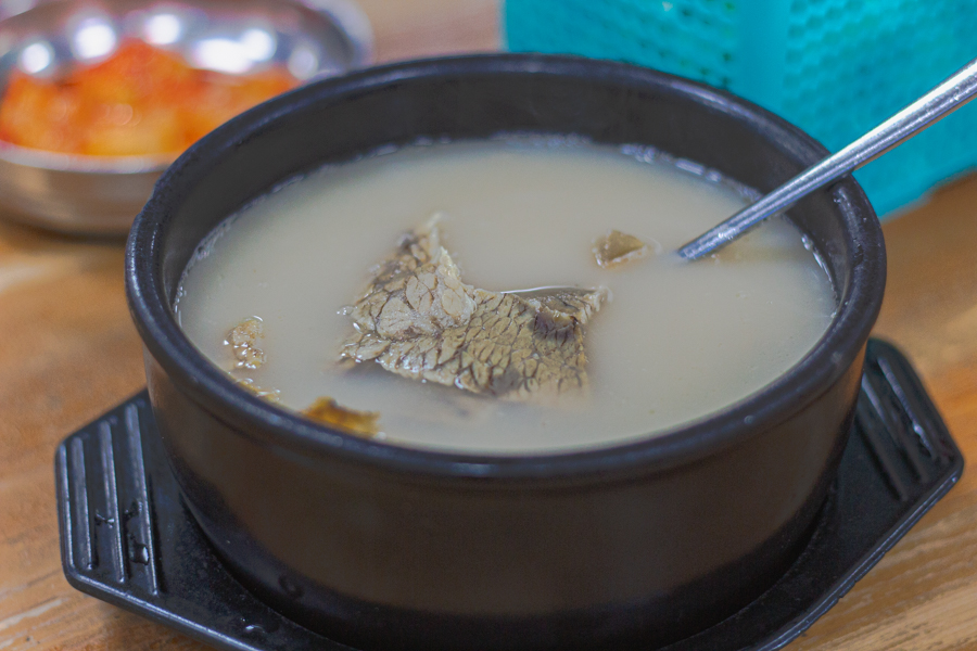 Seollongtang (Ox Bone Soup)