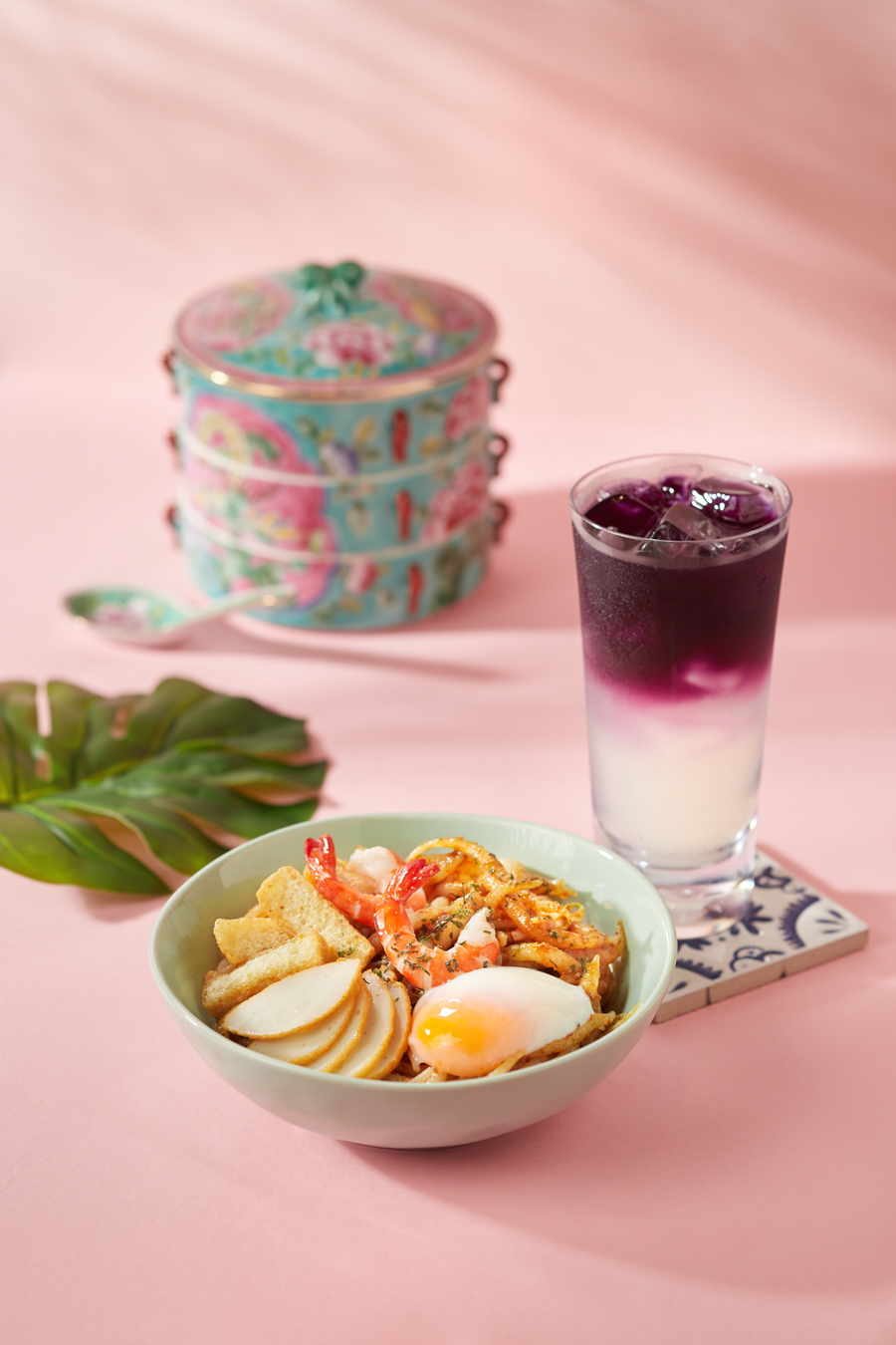 The limited edition Dry Laksa and Butterfly Pea Lemonade by Toast Box