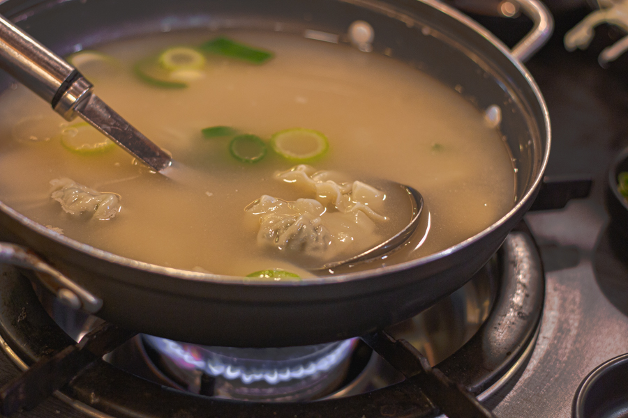 Free Dumpling Soup at Manjok Ohyang Jokbal