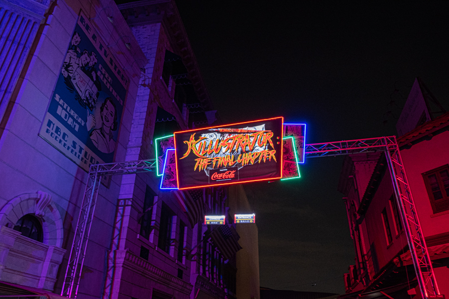 The neon entry sign for The Killustrator: Final Chapter haunted house in Halloween Horror Nights 10