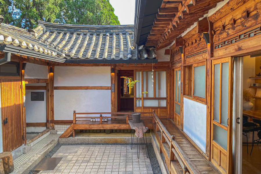 Digeut House Hanok in Seoul