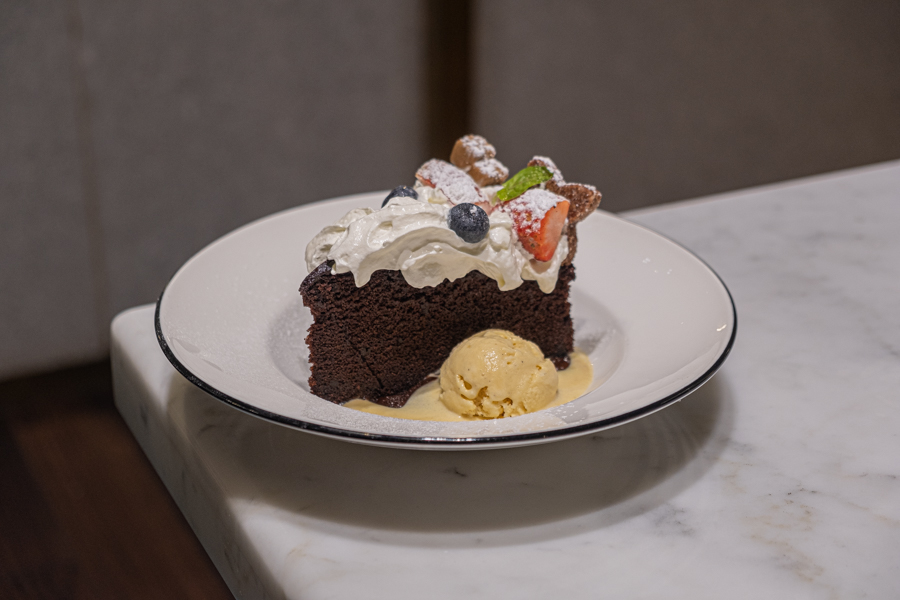 Chocolate Fudge Cake with Vanilla Gelato 