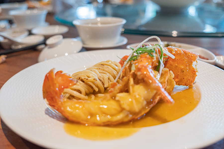 Braised Lobster with Fish Paste Noodles in Superior Stock 