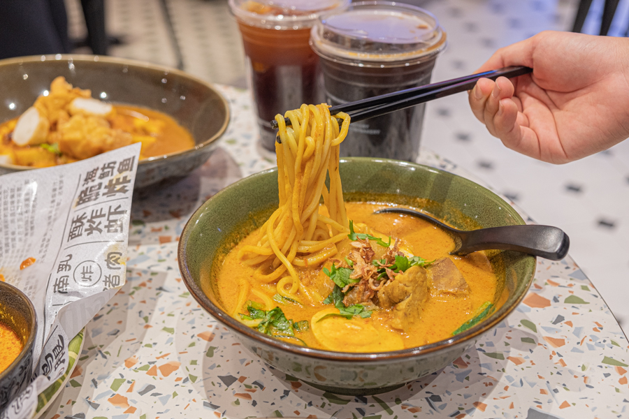 Hainanese Pig’s Trotter Assam Curry Noodle