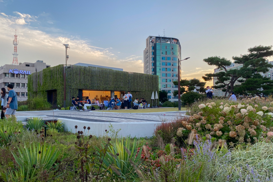 Cafe on Seoul Station Rooftop Garden