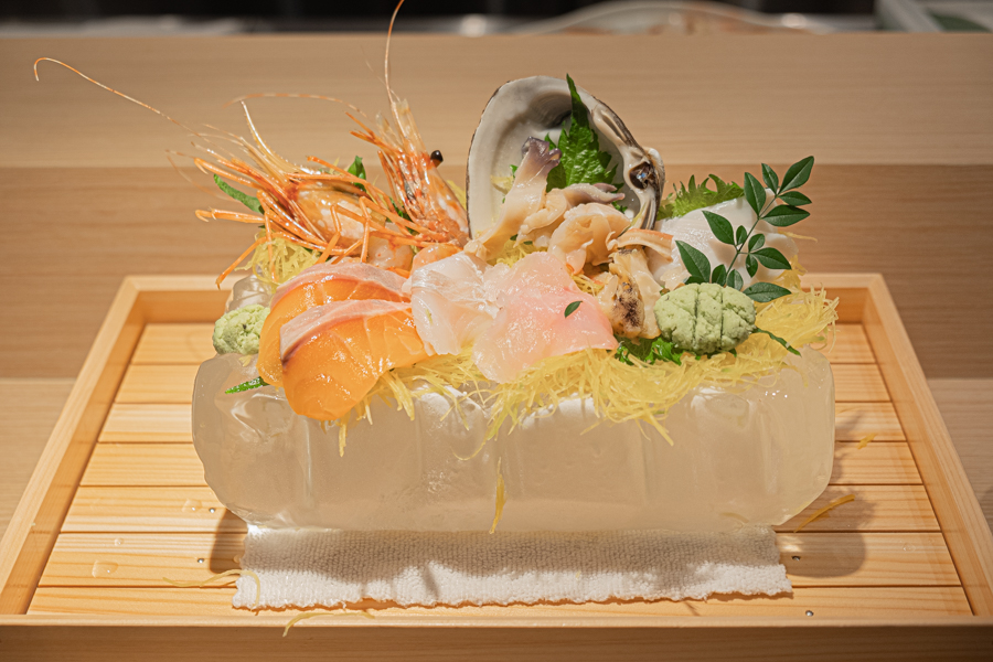 Hand-carved Ice Plate Sashimi