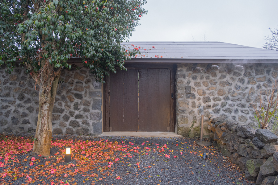 The entrance to Batdam House in Jeju