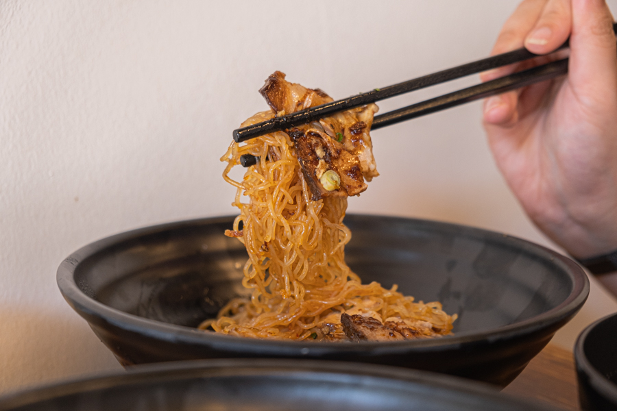 Close up of the noodle texture of the dry Cheeky Bee Hoon with Braised Pork