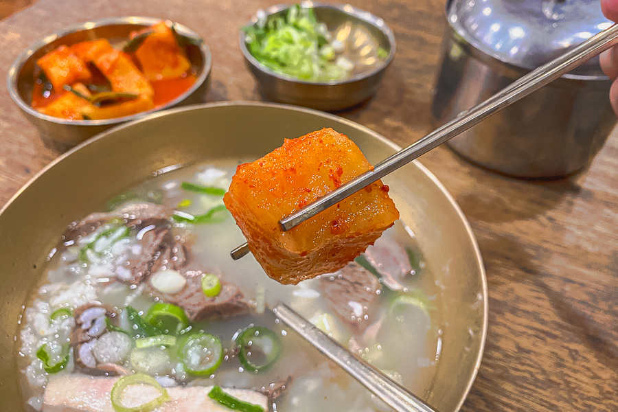 Radish Kimchi with Gomtang