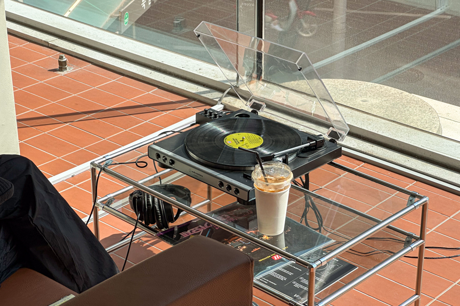 Turntable at Vinyl Seongsu