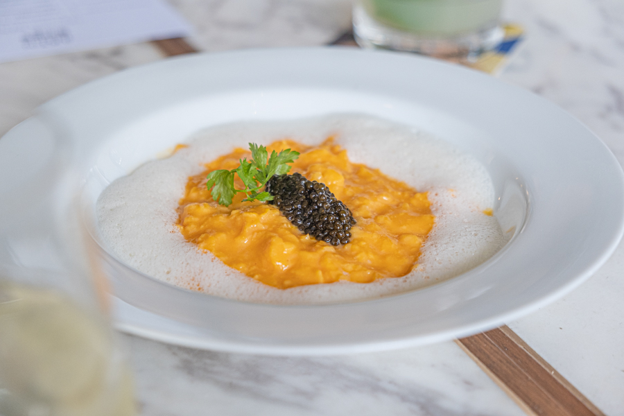 Scrambled Eggs with pronto caviar and campaign sauce