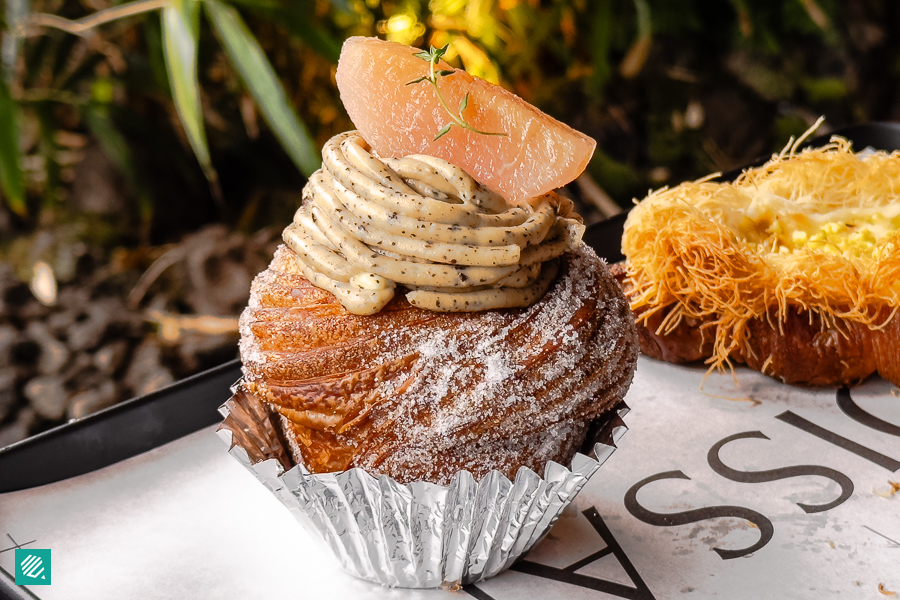 Earl Grey Peach Cruffin