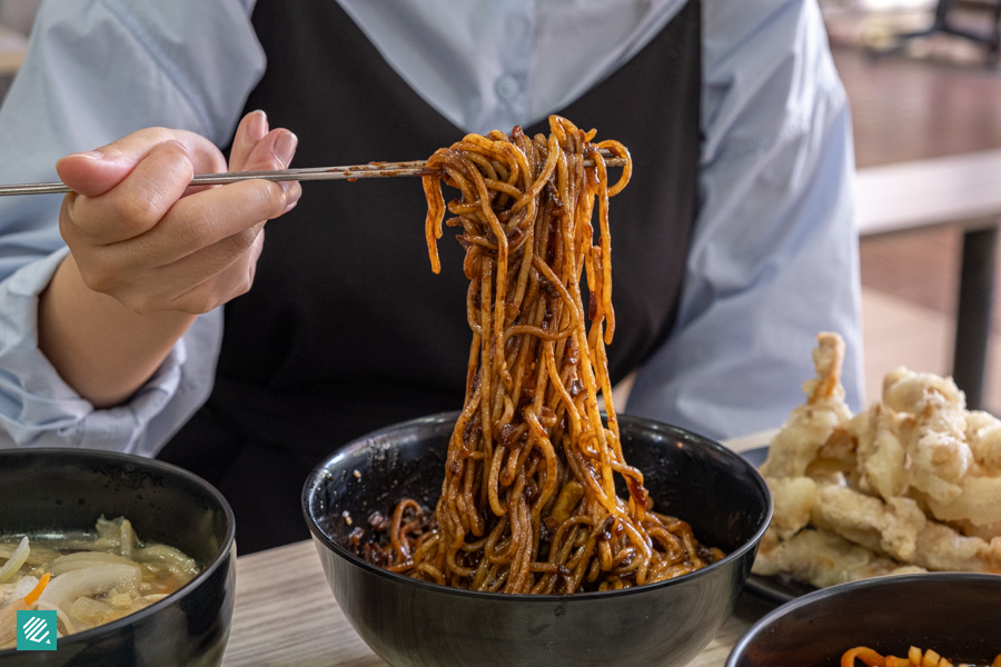 Jeong's Jjajang Jjajangmyeon Pull