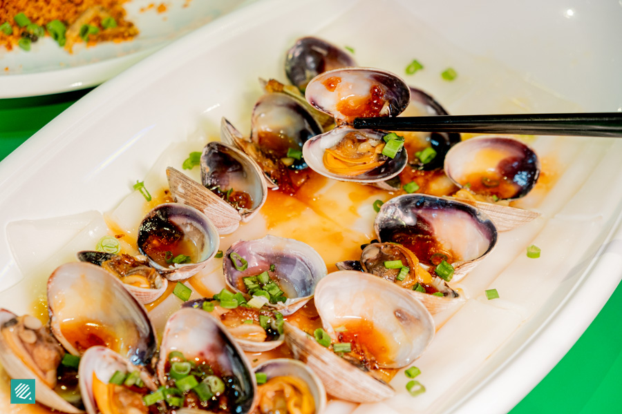 HEY KEE- Steamed Clams with Hong Kong Flat Rice Noodles