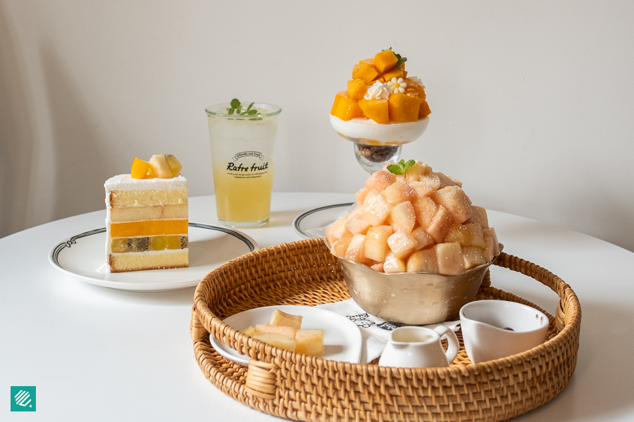 Desserts from Rafre Fruit featuring seasonal fruits like Jeju Apple Mango and Peach