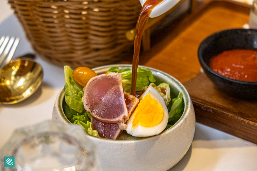 The White Label- Salade Niçoise with Tuna Tataki