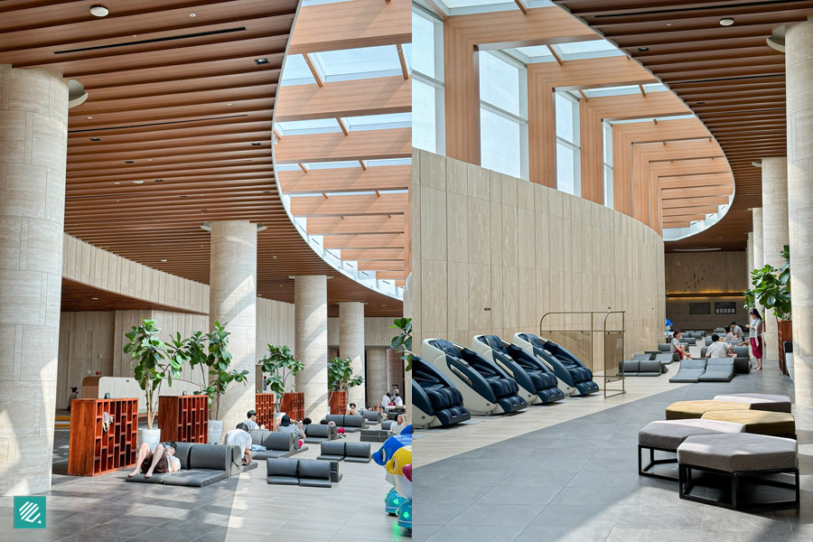 Open space relaxation areas in a Korean sauna 