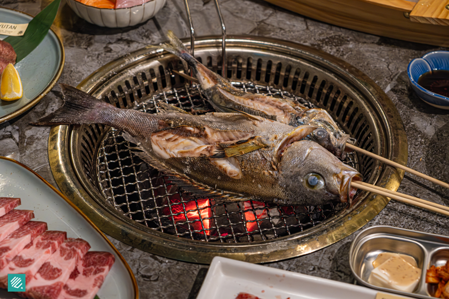 Charcoal-grilled whole fish